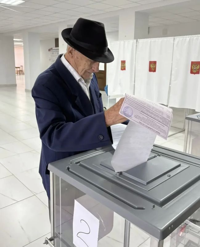 Уважаемому жителю станицы Приближной, потомственному казаку Деркачёву Ивану Степановичу 92 года Уважаемому жителю станицы Приближной, потомственному казаку Деркачёву Ивану Степановичу 92 года