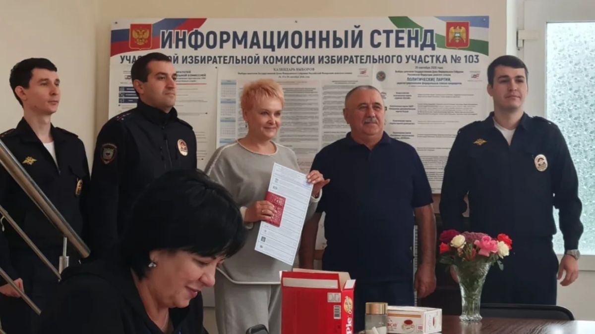 Сегодня на избирательном участке N103, расположенном в административном здании АО «Курорт Нальчик», было особенно многолюдно Сегодня на избирательном участке N103, расположенном в административном здании АО «Курорт Нальчик», было особенно многолюдно