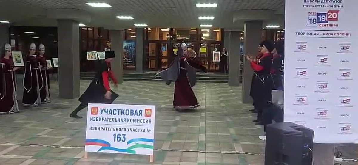Сегодня в КБР завершается важный этап — третий день голосования. Но на одном из избирательных участков — №163, что в стенах Государственного концертного зала им. Ю.Х. Темирканова — атмосфера сегодня по-особенному...