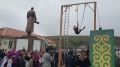 А в Верхнем Куркужине в День адыгов — праздник с игрищами. Для самых ловких и смелых — кхъуей плъыжь к1эрыщ1э — старинная кабардинская игра, которая также известна как «подвязывание копчёного сыра»
