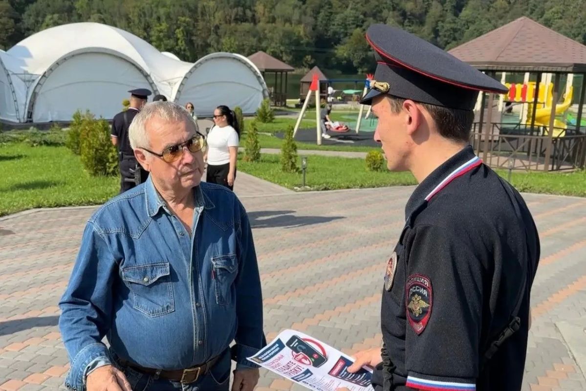 НА ГОЛУБЫХ ОЗЕРАХ В КАБАРДИНО-БАЛКАРИИ ПОЛИЦЕЙСКИЕ ПРОВЕЛИ ПРОФИЛАКТИЧЕСКИЕ БЕСЕДЫ С ТУРИСТАМИ И МЕСТНЫМИ ЖИТЕЛЯМИ НА ГОЛУБЫХ ОЗЕРАХ В КАБАРДИНО-БАЛКАРИИ ПОЛИЦЕЙСКИЕ ПРОВЕЛИ ПРОФИЛАКТИЧЕСКИЕ БЕСЕДЫ С ТУРИСТАМИ И МЕСТНЫМИ ЖИТЕЛЯМИ
