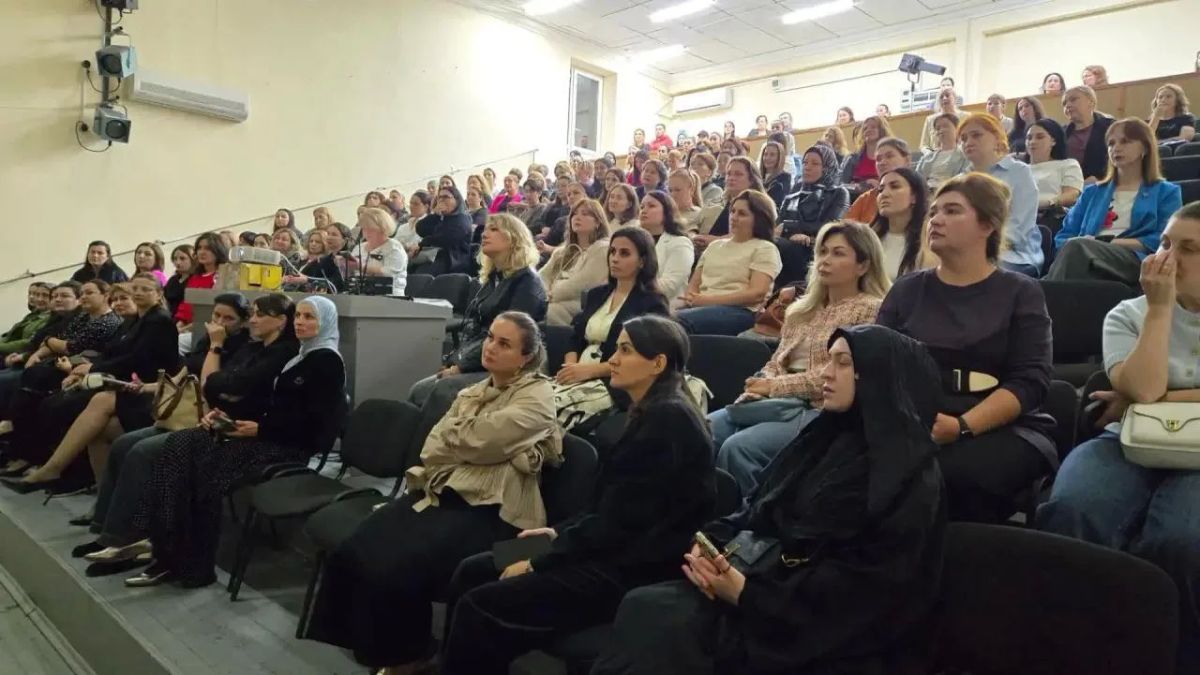 В Нальчике состоялось родительское собрание по вопросам безопасности старшеклассников В Нальчике состоялось родительское собрание по вопросам безопасности старшеклассников