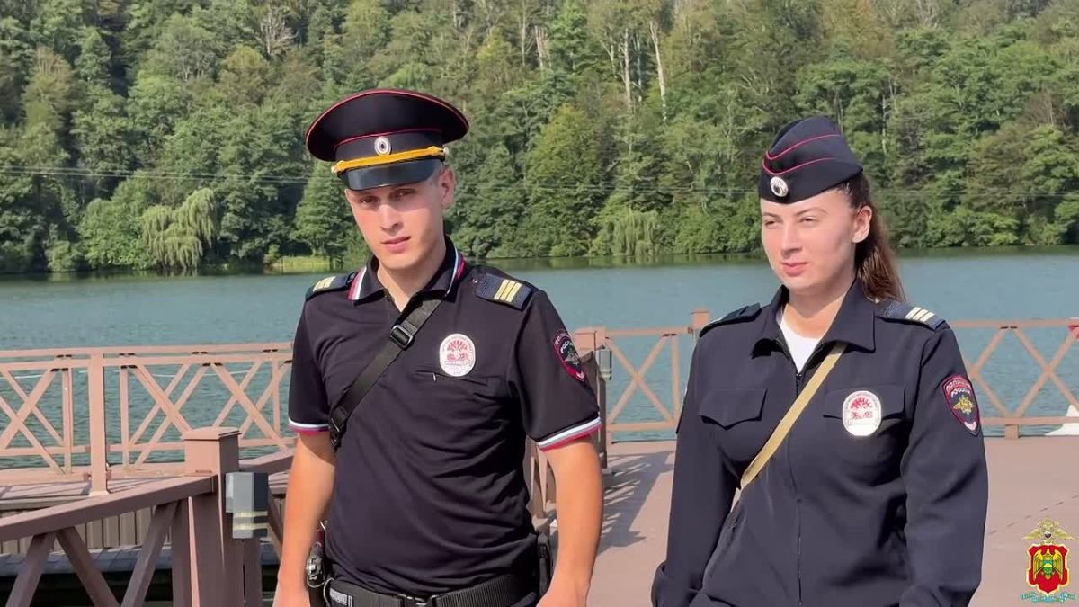 НА ГОЛУБЫХ ОЗЕРАХ В КАБАРДИНО-БАЛКАРИИ ПОЛИЦЕЙСКИЕ ПРОВЕЛИ ПРОФИЛАКТИЧЕСКИЕ БЕСЕДЫ С ТУРИСТАМИ И МЕСТНЫМИ ЖИТЕЛЯМИ