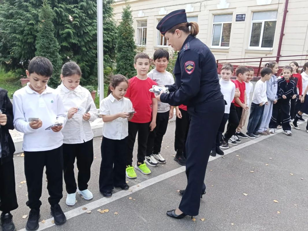 В Нальчике прошел урок безопасности для учащихся начальных классов В Нальчике прошел урок безопасности для учащихся начальных классов