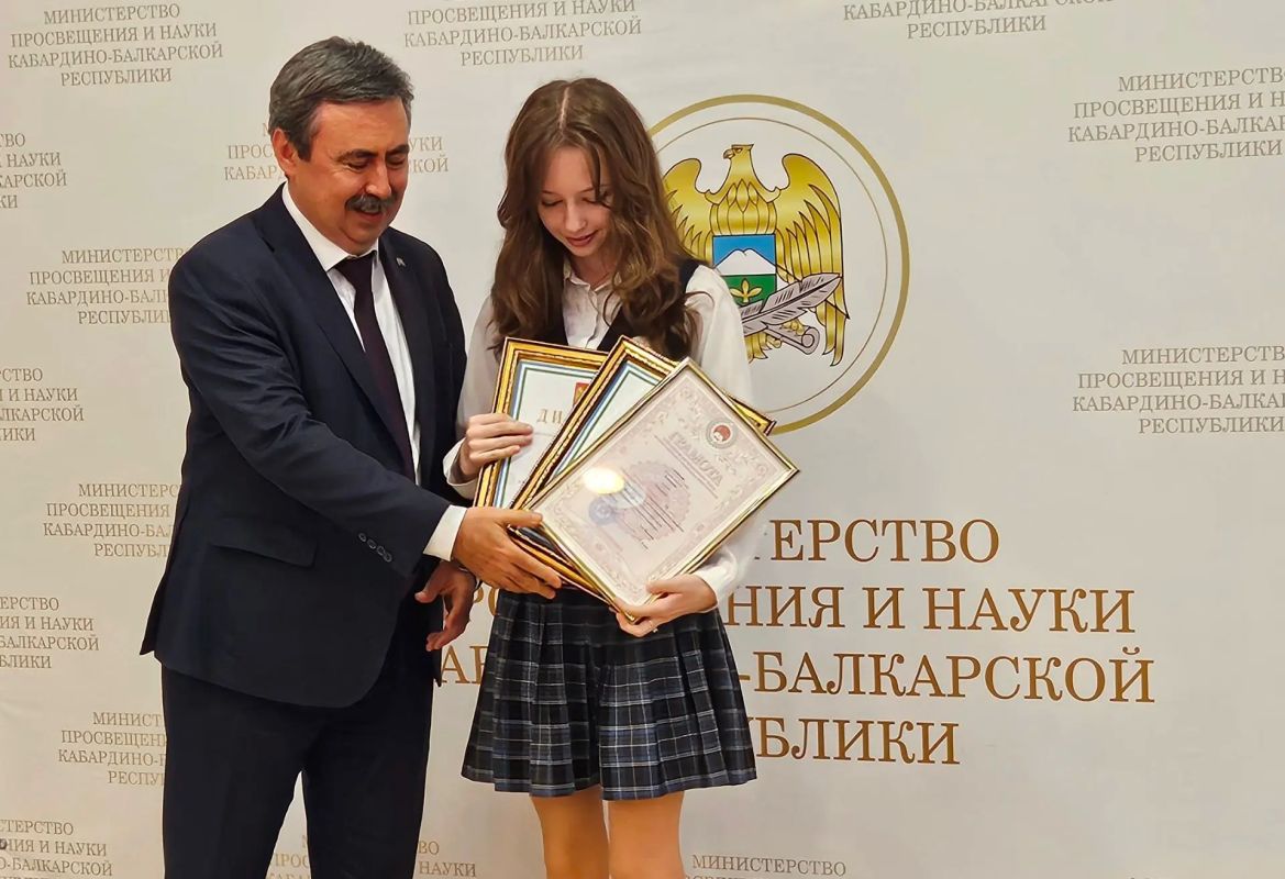 Премии Главы Кабардино-Балкарии получили 59 школьников и 45 педагогов Премии Главы Кабардино-Балкарии получили 59 школьников и 45 педагогов