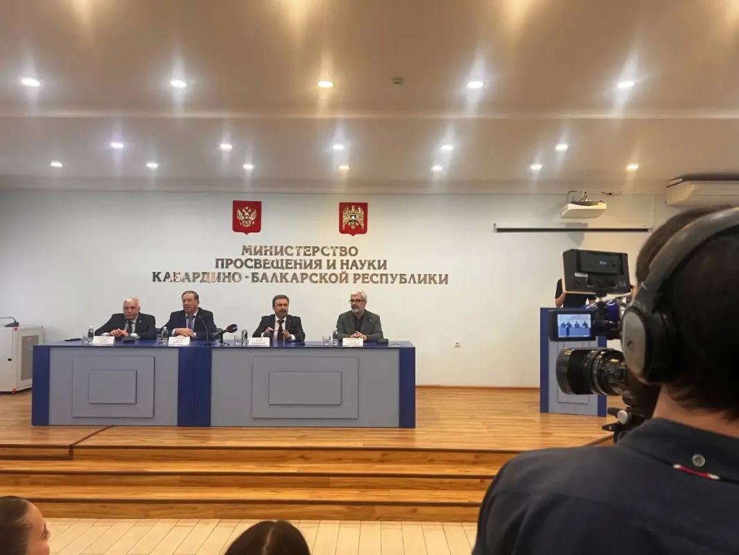 В Нальчике в эти минуты проходит торжественная церемония вручения дипломов Главы КБР победителям и призёрам всероссийских и республиканских олимпиад