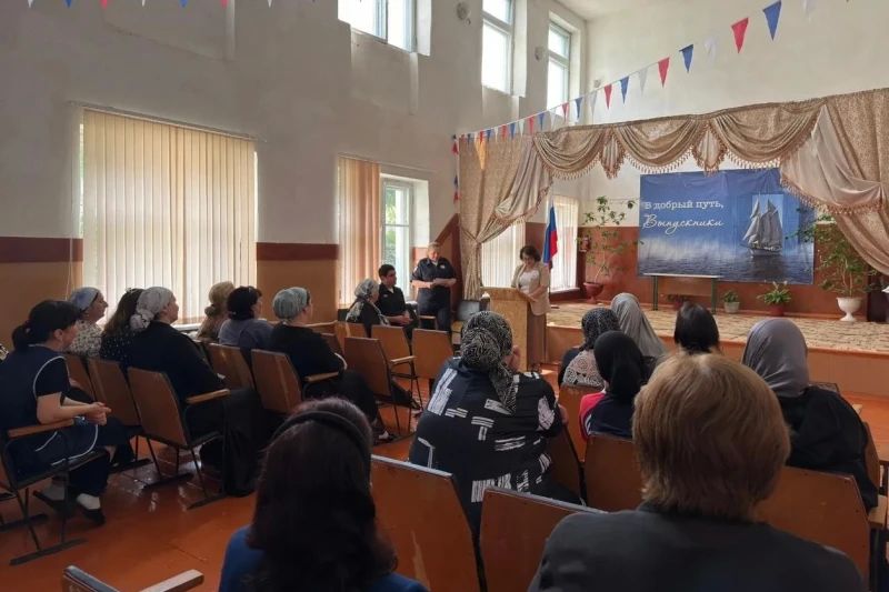 В Кабардино-Балкарии инспекторы по делам несовершеннолетних проводят профилактические мероприятия с родителями и школьниками В Кабардино-Балкарии инспекторы по делам несовершеннолетних проводят профилактические мероприятия с родителями и школьниками