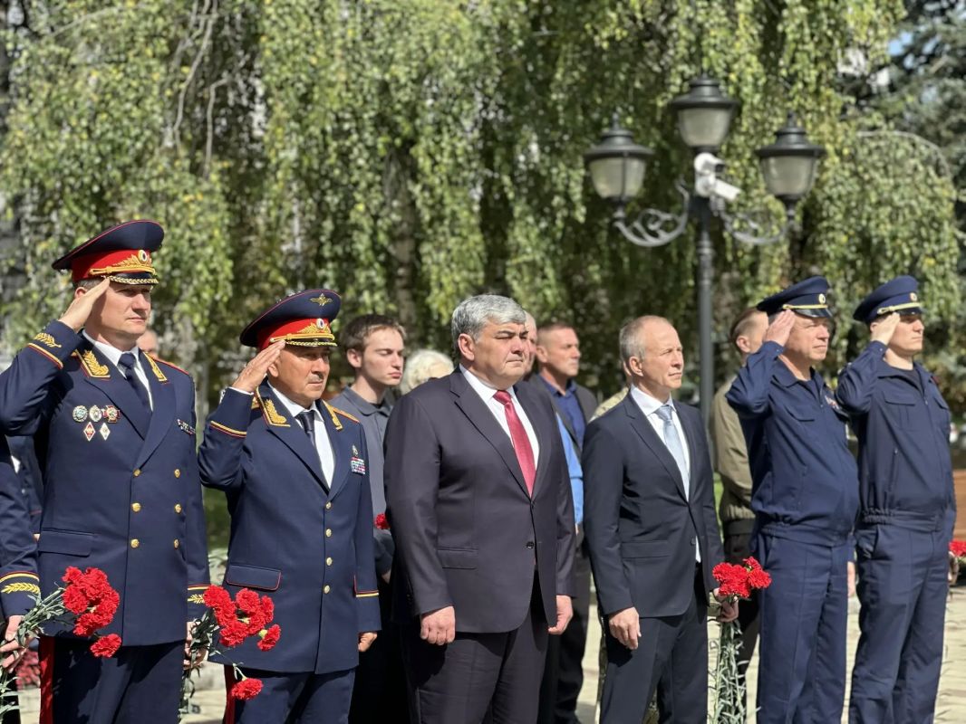 В Кабардино-Балкарии почтили память сотрудников Следственного комитета В Кабардино-Балкарии почтили память сотрудников Следственного комитета