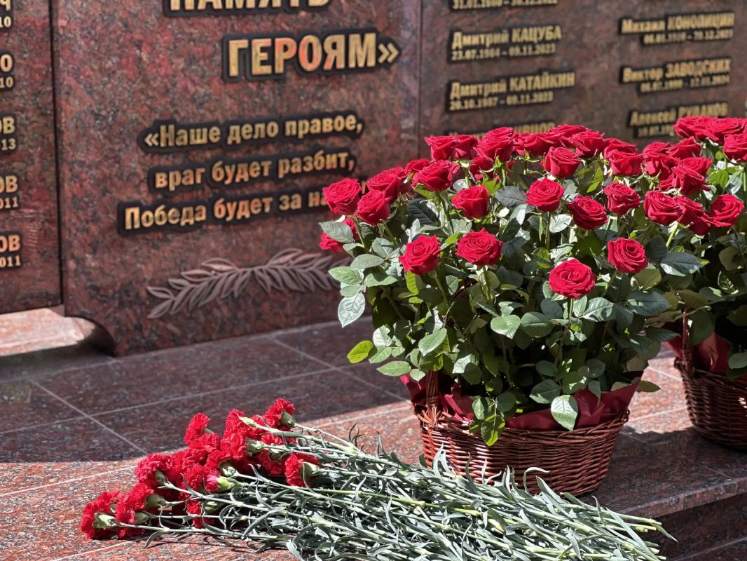 В Кабардино-Балкарии почтили память сотрудников Следственного комитета В Кабардино-Балкарии почтили память сотрудников Следственного комитета