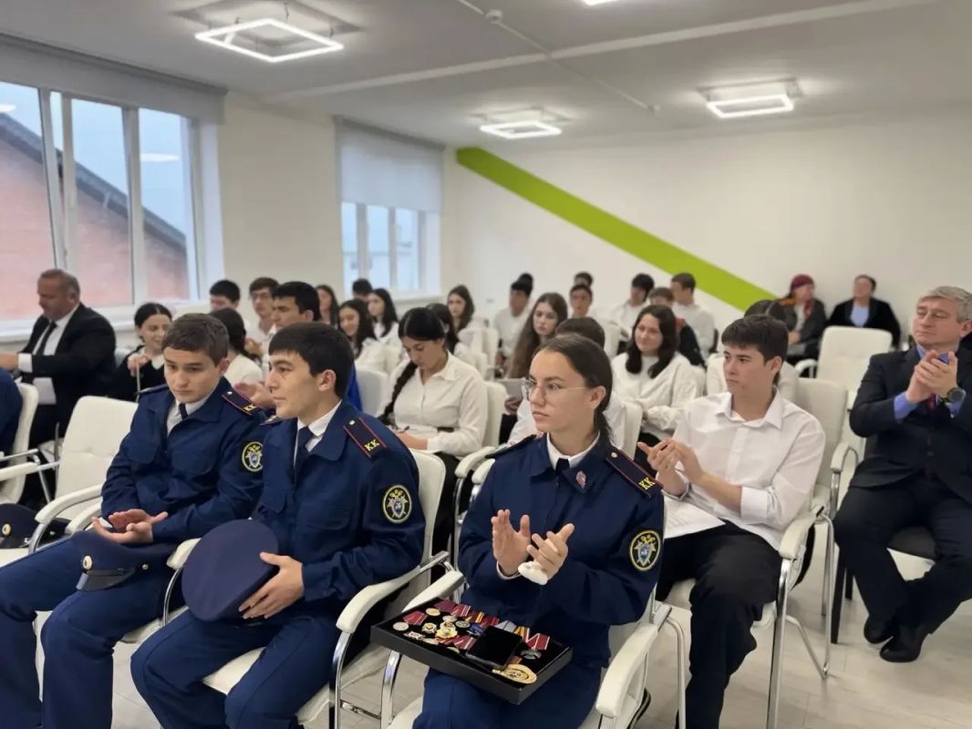 В Кабардино-Балкарской Республике сотрудники следственного управления провели мероприятия, посвященные Дню воссоединения новых регионов с Российской Федерацией В Кабардино-Балкарской Республике сотрудники следственного управления провели мероприятия, посвященные Дню воссоединения новых регионов с Российской Федерацией
