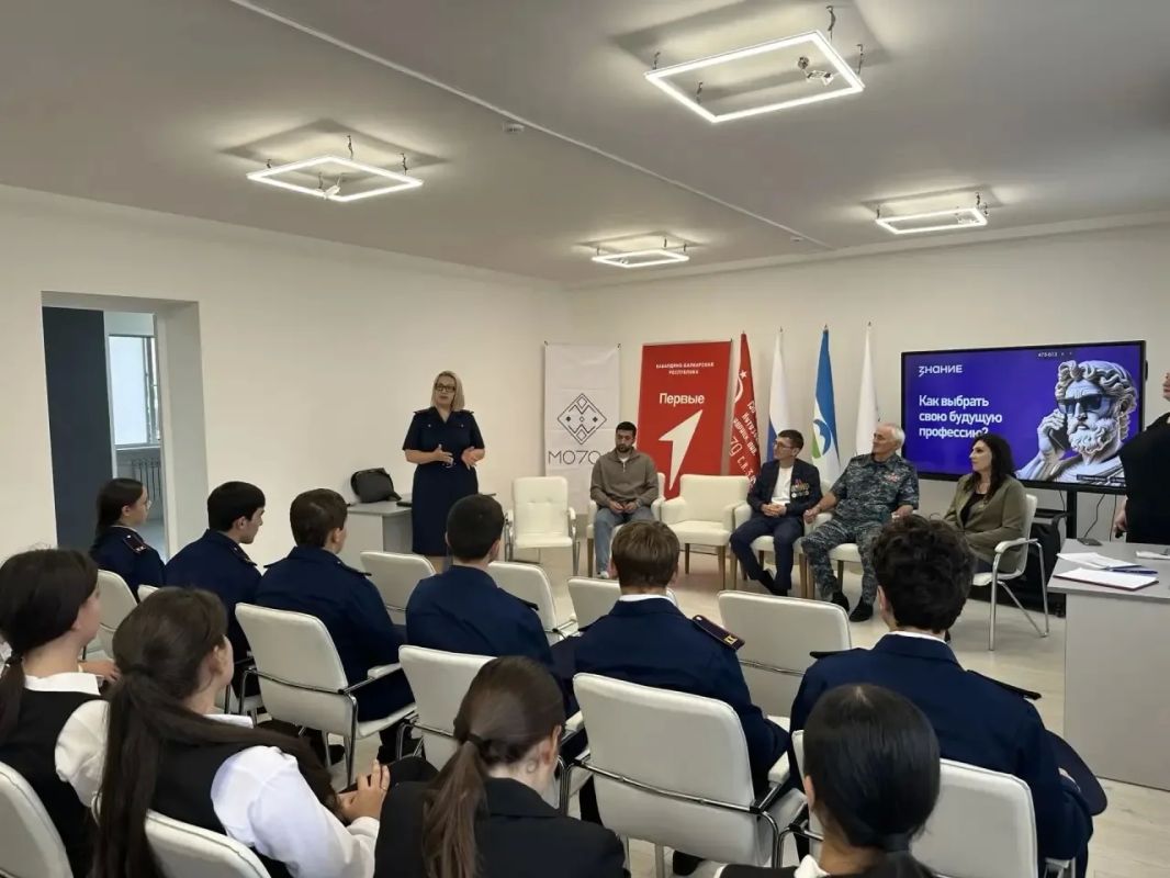 В Кабардино-Балкарской Республике сотрудники следственного управления провели мероприятия, посвященные Дню воссоединения новых регионов с Российской Федерацией В Кабардино-Балкарской Республике сотрудники следственного управления провели мероприятия, посвященные Дню воссоединения новых регионов с Российской Федерацией