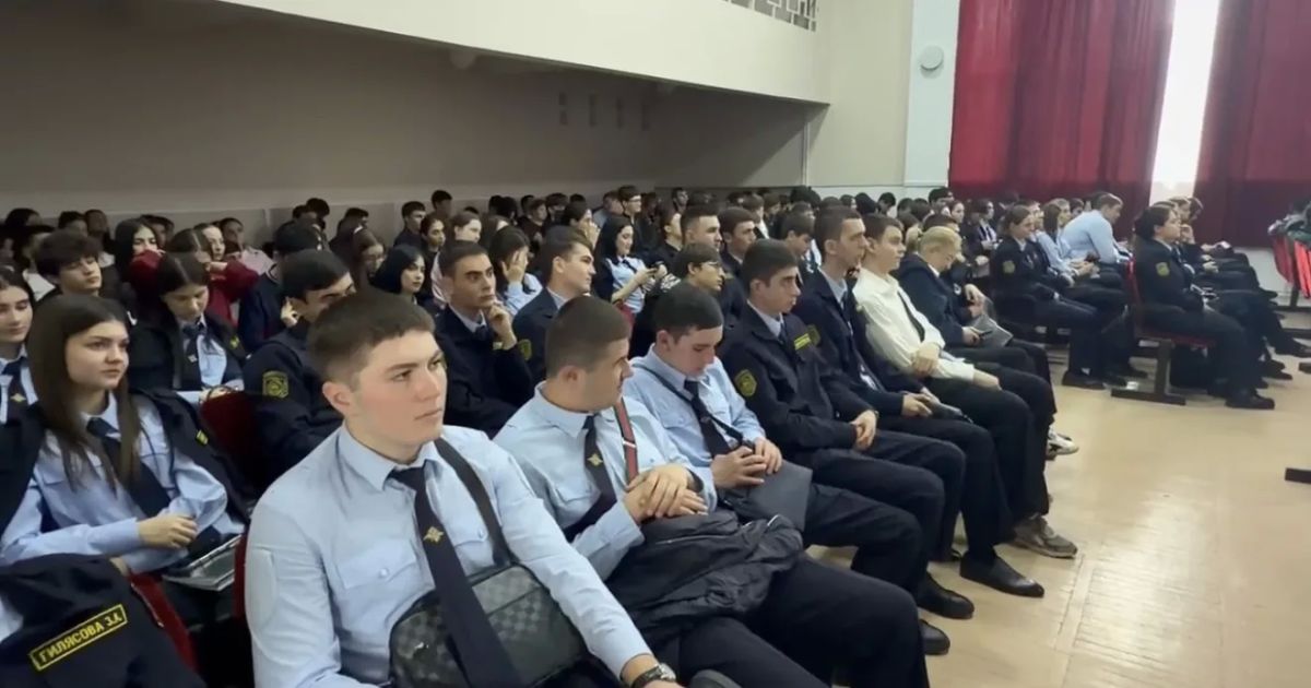 Более 200 студентов узнали о возможностях для молодёжи! Более 200 студентов узнали о возможностях для молодёжи!