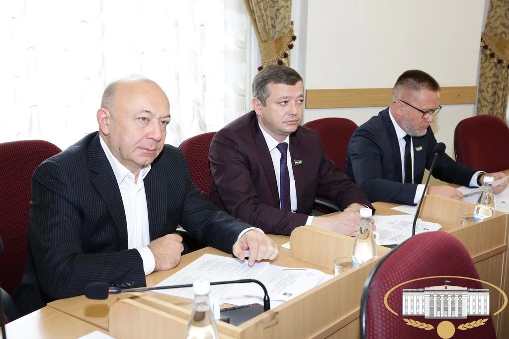 В Парламенте Кабардино-Балкарии состоялось первое пленарное заседание осенней сессии В Парламенте Кабардино-Балкарии состоялось первое пленарное заседание осенней сессии