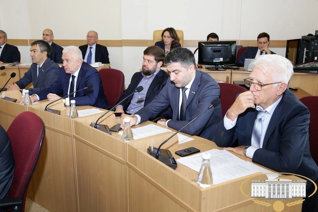 В Парламенте Кабардино-Балкарии состоялось первое пленарное заседание осенней сессии В Парламенте Кабардино-Балкарии состоялось первое пленарное заседание осенней сессии