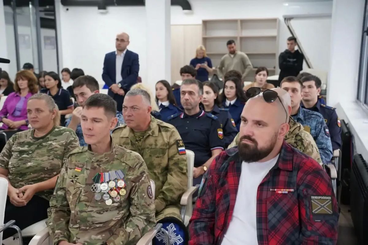 «Диалог с героями»: разговор о подвиге, служении и личном выборе «Диалог с героями»: разговор о подвиге, служении и личном выборе