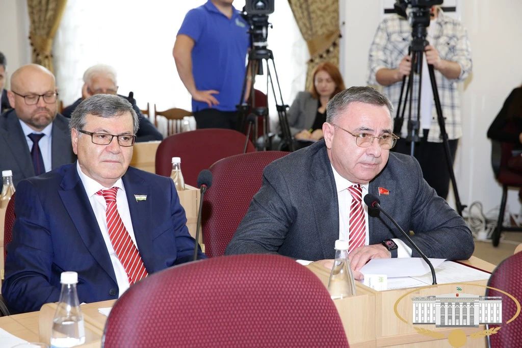 В Парламенте Кабардино-Балкарии состоялось первое пленарное заседание осенней сессии В Парламенте Кабардино-Балкарии состоялось первое пленарное заседание осенней сессии