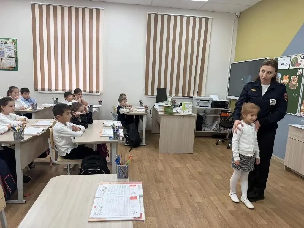 В рамках Всероссийской недели безопасности сотрудники Госавтоинспекции УМВД России «Нальчик» организовали в общеобразовательных учреждениях комплексные мероприятия «Безопасный путь в школу» В рамках Всероссийской недели безопасности сотрудники Госавтоинспекции УМВД России «Нальчик» организовали в общеобразовательных учреждениях комплексные мероприятия «Безопасный путь в школу»