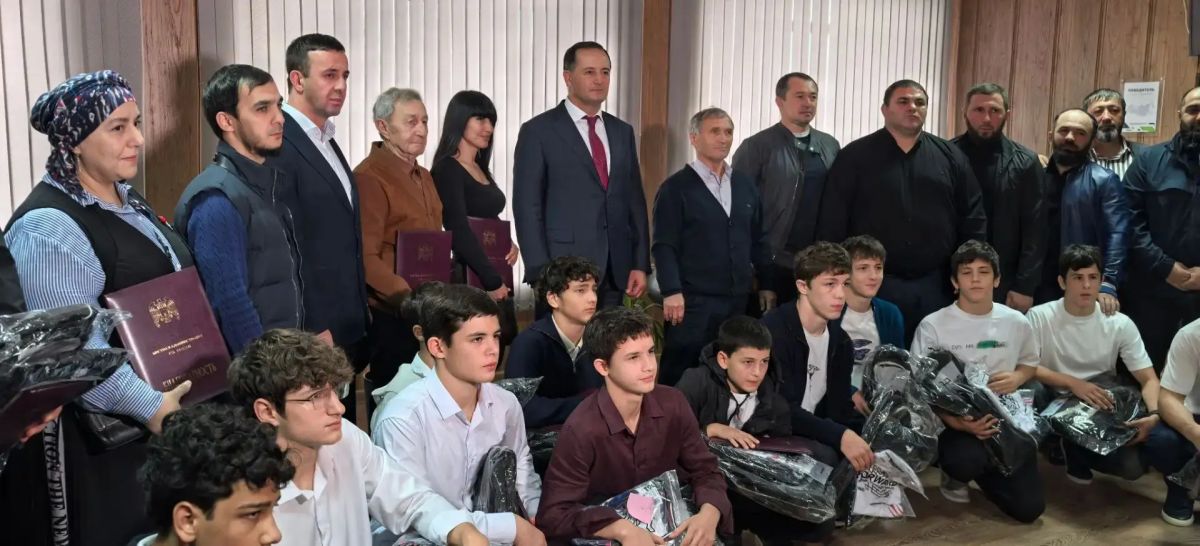 В администрации Баксана наградили представителей спортивного сообщества городского округа, отличившихся высокими результатами в прошедшем соревновательном сезоне В администрации Баксана наградили представителей спортивного сообщества городского округа, отличившихся высокими результатами в прошедшем соревновательном сезоне