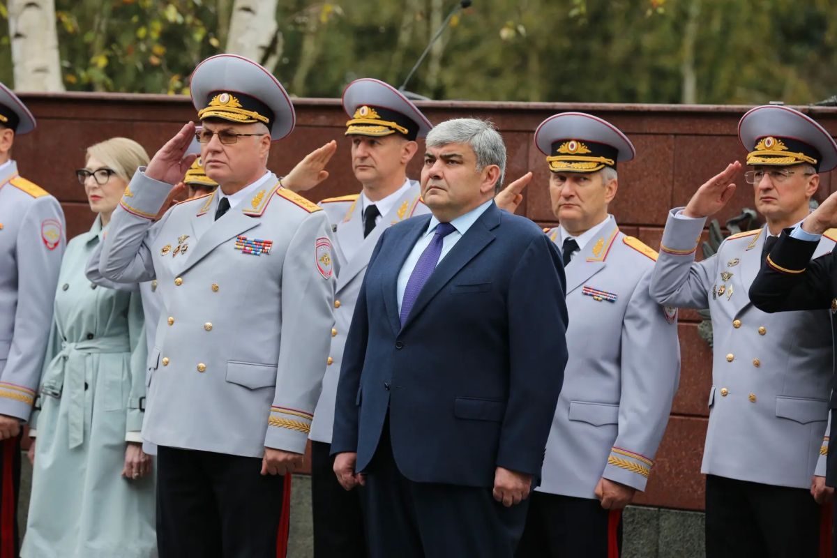 Казбек Коков: Вместе с заместителем Министра внутренних дел РФ Владимиром Леонидовичем Кубышко, начальником Главного управления МВД России по СКФО Сергеем Викторовичем Бачуриным, министром внутренних дел по КБР Вячеславом... Казбек Коков: Вместе с заместителем Министра внутренних дел РФ Владимиром Леонидовичем Кубышко, начальником Главного управления МВД России по СКФО Сергеем Викторовичем Бачуриным, министром внутренних дел по КБР Вячеславом...