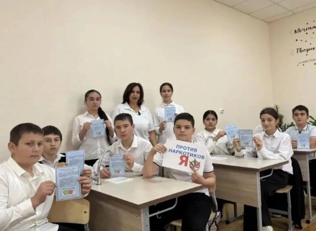 ШКОЛЬНИКИ ЧЕГЕМСКОГО РАЙОНА ПРИСОЕДИНИЛИСЬ К АНТИНАРКОТИЧЕСКОЙ АКЦИИ «СООБЩИ, ГДЕ ТОРГУЮТ СМЕРТЬЮ» ШКОЛЬНИКИ ЧЕГЕМСКОГО РАЙОНА ПРИСОЕДИНИЛИСЬ К АНТИНАРКОТИЧЕСКОЙ АКЦИИ «СООБЩИ, ГДЕ ТОРГУЮТ СМЕРТЬЮ»