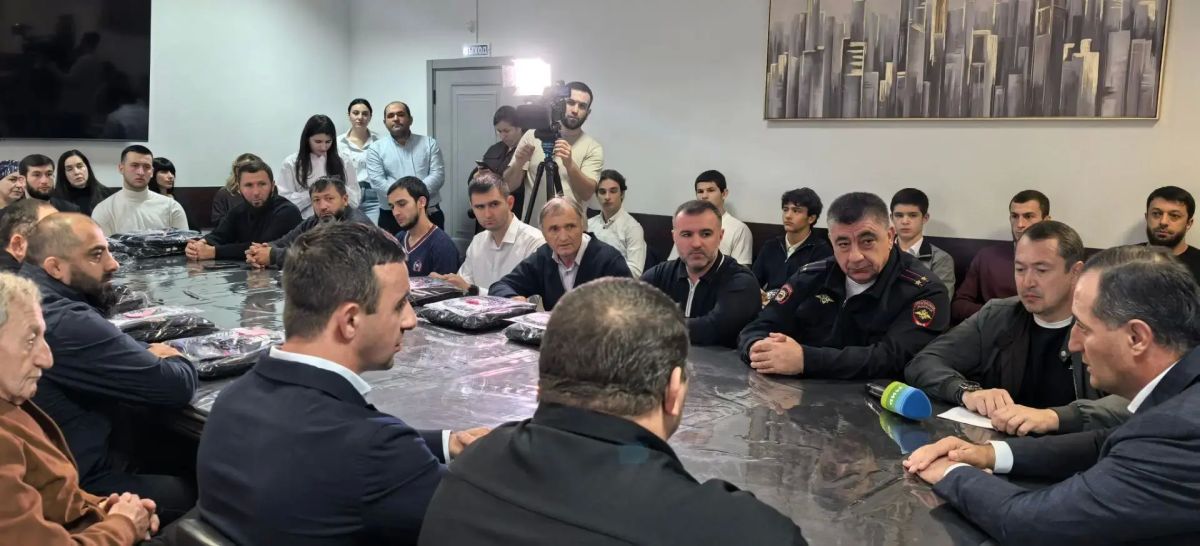 В администрации Баксана наградили представителей спортивного сообщества городского округа, отличившихся высокими результатами в прошедшем соревновательном сезоне В администрации Баксана наградили представителей спортивного сообщества городского округа, отличившихся высокими результатами в прошедшем соревновательном сезоне