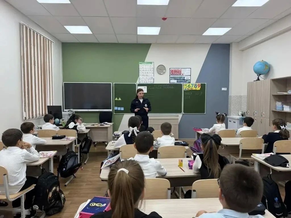 В рамках Всероссийской недели безопасности сотрудники Госавтоинспекции УМВД России «Нальчик» организовали в общеобразовательных учреждениях комплексные мероприятия «Безопасный путь в школу» В рамках Всероссийской недели безопасности сотрудники Госавтоинспекции УМВД России «Нальчик» организовали в общеобразовательных учреждениях комплексные мероприятия «Безопасный путь в школу»