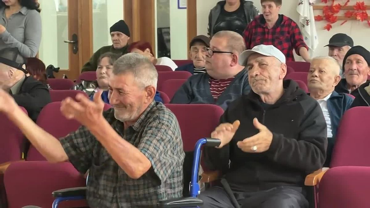 В Международный день пожилого человека обучающиеся и педагоги детской академии «Солнечный город» по доброй традиции посетили Нальчикский дом-интернат для пожилых людей и инвалидов