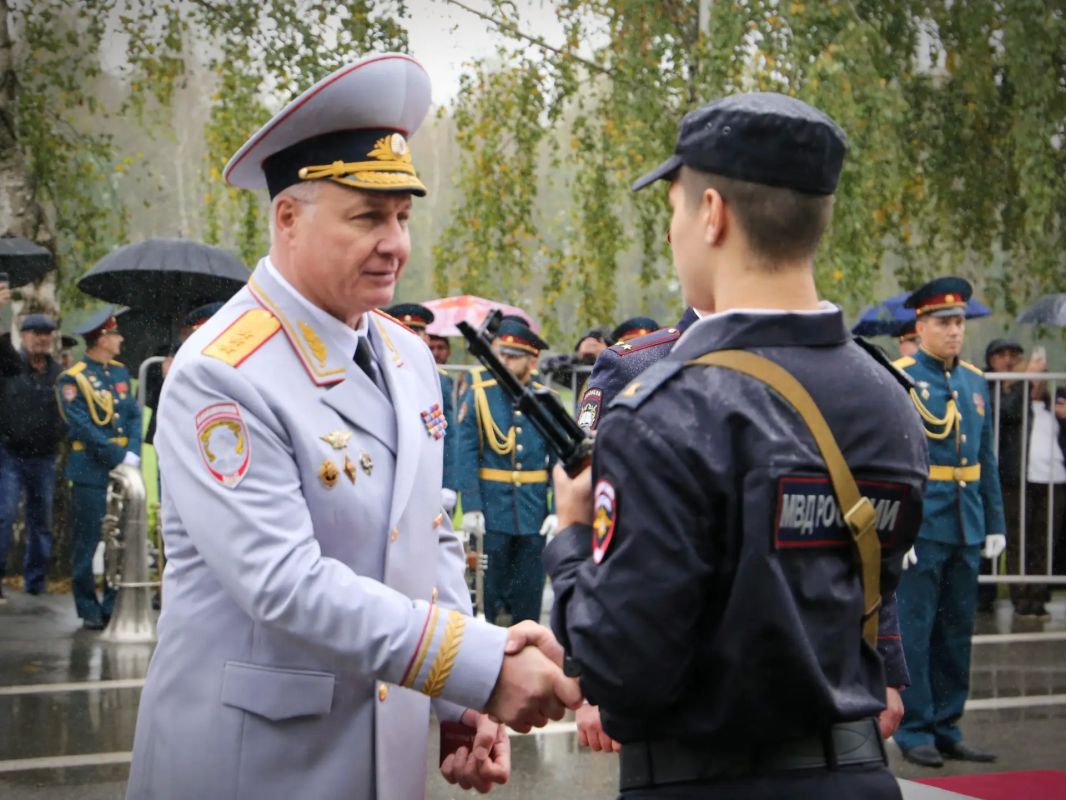 Начальник ГУ МВД России по СКФО Сергей Бачурин принял участие в церемонии открытия Северо-Кавказского института МВД России Начальник ГУ МВД России по СКФО Сергей Бачурин принял участие в церемонии открытия Северо-Кавказского института МВД России