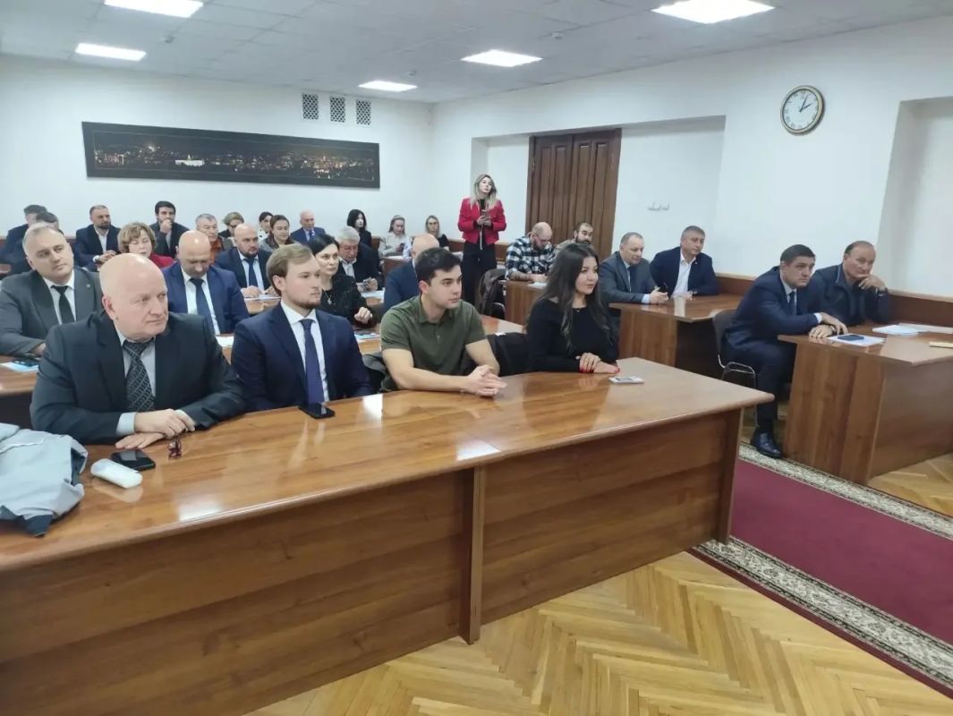 В Малом зале Местной администрации г.о. Нальчик Нальчикская городсксая территориальная избираткльная комиссия провела торжественное вручение удостоверений депутатам Совета местного самоуправления нового, восьмого созыва В Малом зале Местной администрации г.о. Нальчик Нальчикская городсксая территориальная избираткльная комиссия провела торжественное вручение удостоверений депутатам Совета местного самоуправления нового, восьмого созыва