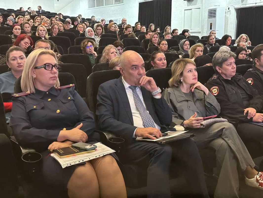 в Нальчике идет встреча с родительским сообществом по профилактике деструктивного поведения в детской и молодежной среде в Нальчике идет встреча с родительским сообществом по профилактике деструктивного поведения в детской и молодежной среде