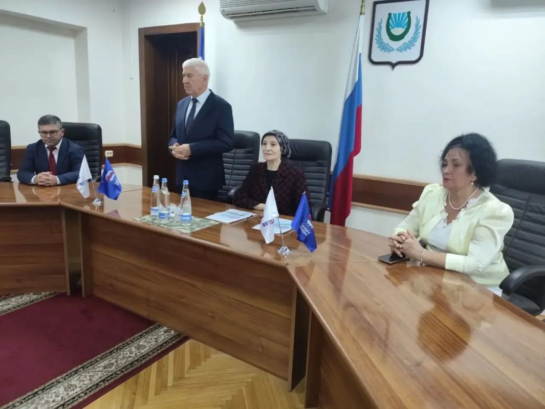 В Малом зале Местной администрации г.о. Нальчик Нальчикская городсксая территориальная избираткльная комиссия провела торжественное вручение удостоверений депутатам Совета местного самоуправления нового, восьмого созыва