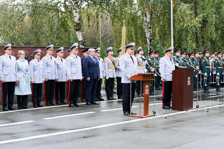 Владимир Кубышко вручил Северо-Кавказскому институту МВД России знамя и Грамоту Президента Российской Федерации к знамени Владимир Кубышко вручил Северо-Кавказскому институту МВД России знамя и Грамоту Президента Российской Федерации к знамени
