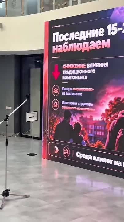 Накануне принял участие в работе Открытого лектория в Доме молодёжи — площадки, которая становится важной точкой притяжения для активной и интеллектуальной молодёжи региона