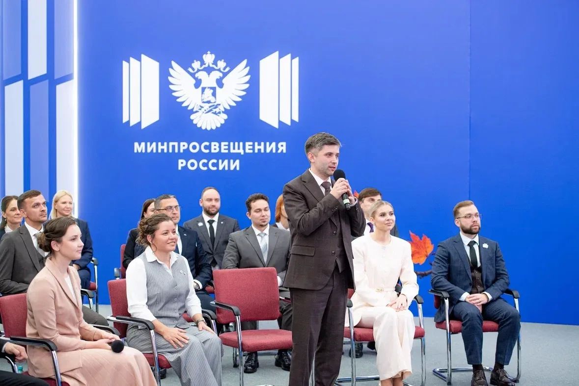 Заур Шомахов принял участие во встрече Президента России с лауреатами и победителями конкурсов Минпросвещения РФ Заур Шомахов принял участие во встрече Президента России с лауреатами и победителями конкурсов Минпросвещения РФ