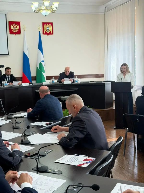 6 октября в Доме Правительства Кабардино-Балкарской Республики состоялось заседание трехсторонней комиссии по регулированию социально-трудовых отношений 6 октября в Доме Правительства Кабардино-Балкарской Республики состоялось заседание трехсторонней комиссии по регулированию социально-трудовых отношений