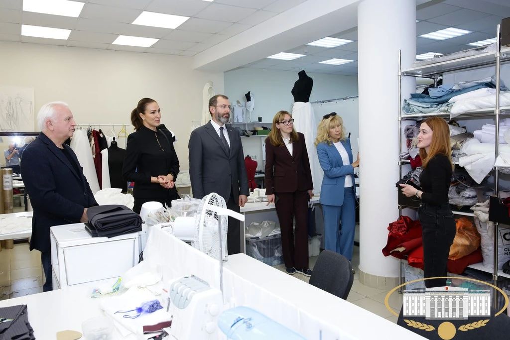 Делегация побывала в современном Арт-Центре "Madina Saral’p"- пространстве, где современное искусство переплетается с национальными традициями Делегация побывала в современном Арт-Центре "Madina Saral’p"- пространстве, где современное искусство переплетается с национальными традициями