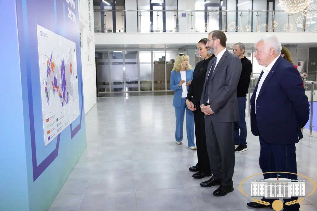 Следующим пунктом программы стал Дом молодёжи – центр притяжения для сотен молодых людей, где кипит жизнь, рождаются идеи и объединяются активные ребята Следующим пунктом программы стал Дом молодёжи – центр притяжения для сотен молодых людей, где кипит жизнь, рождаются идеи и объединяются активные ребята