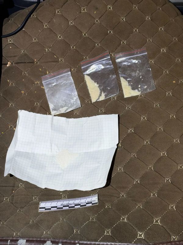ПОЛИЦЕЙСКИМИ КАБАРДИНО-БАЛКАРИИ ЗАДЕРЖАНЫ НАРКОКУРЬЕРЫ С ПАРТИЕЙ СИНТЕТИЧЕСКИХ НАРКОТИКОВ ПОЛИЦЕЙСКИМИ КАБАРДИНО-БАЛКАРИИ ЗАДЕРЖАНЫ НАРКОКУРЬЕРЫ С ПАРТИЕЙ СИНТЕТИЧЕСКИХ НАРКОТИКОВ