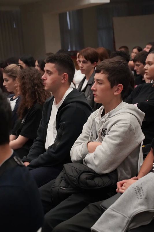 Сегодня в Театре юного зрителя состоялось памятное мероприятие, посвящённое сотрудникам правоохранительных органов, погибшим при исполнении служебного долга во время трагических событий 13–14 октября 2005 года в... Сегодня в Театре юного зрителя состоялось памятное мероприятие, посвящённое сотрудникам правоохранительных органов, погибшим при исполнении служебного долга во время трагических событий 13–14 октября 2005 года в...