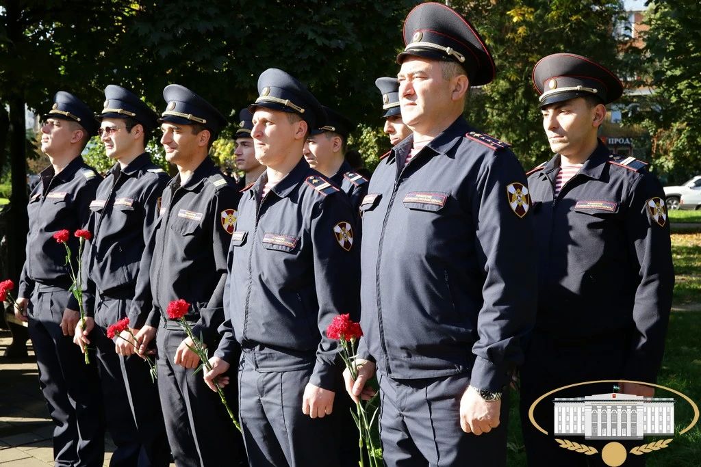 13 октября в Сквере милиции состоялся траурный митинг, посвященный Дню памяти сотрудников правоохранительных органов, погибших при исполнении служебного долга 13 октября в Сквере милиции состоялся траурный митинг, посвященный Дню памяти сотрудников правоохранительных органов, погибших при исполнении служебного долга