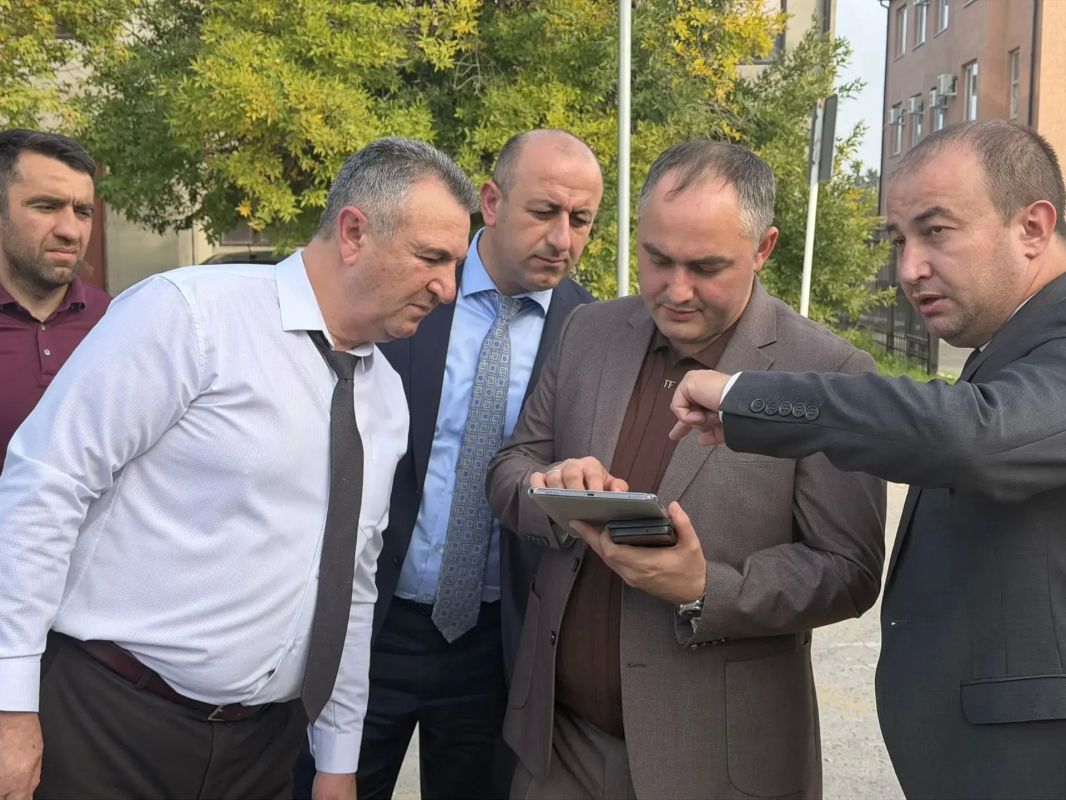 Сегодня вместе с зам. директора Дома молодёжи Залимом Маргушевым побывал в Зольском районе — провели рабочую встречу с новым Главой муниципалитета Муратом Хоконовым Сегодня вместе с зам. директора Дома молодёжи Залимом Маргушевым побывал в Зольском районе — провели рабочую встречу с новым Главой муниципалитета Муратом Хоконовым