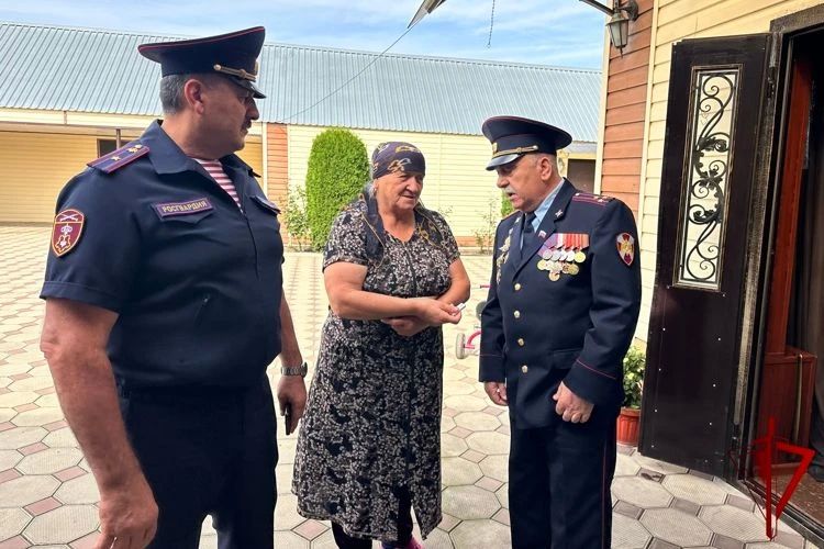 В Кабардино-Балкарии представители Росгвардии навестили семью погибшего сослуживца В Кабардино-Балкарии представители Росгвардии навестили семью погибшего сослуживца