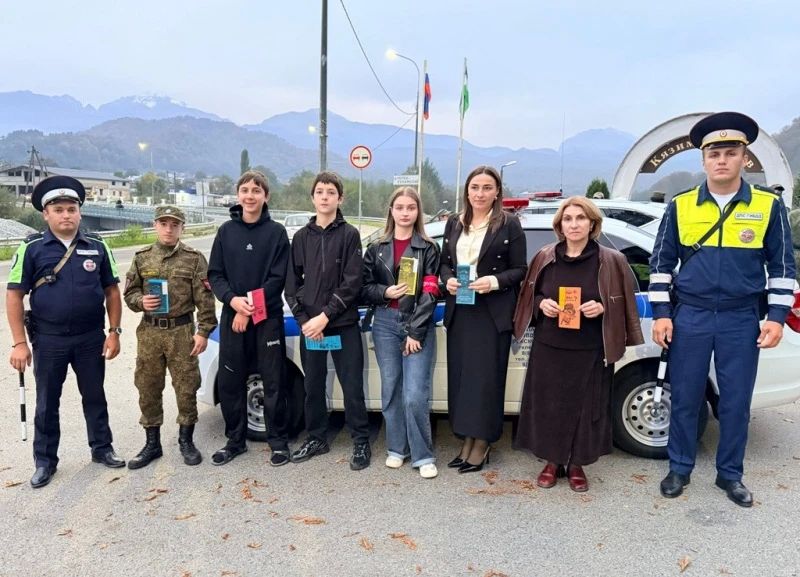 В курортном районе Кабардино-Балкарии сотрудники полиции, общественники и кадеты провели вечерний рейд безопасности В курортном районе Кабардино-Балкарии сотрудники полиции, общественники и кадеты провели вечерний рейд безопасности