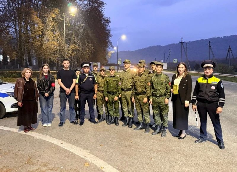В курортном районе Кабардино-Балкарии сотрудники полиции, общественники и кадеты провели вечерний рейд безопасности В курортном районе Кабардино-Балкарии сотрудники полиции, общественники и кадеты провели вечерний рейд безопасности