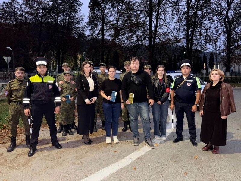 В курортном районе Кабардино-Балкарии сотрудники полиции, общественники и кадеты провели вечерний рейд безопасности В курортном районе Кабардино-Балкарии сотрудники полиции, общественники и кадеты провели вечерний рейд безопасности