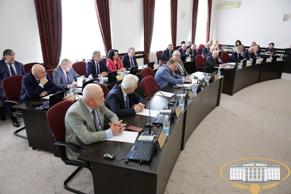 Под председательством руководителя законодательного органа Кабардино-Балкарии Татьяны Егоровой состоялось очередное заседание президиума Парламента КБР
