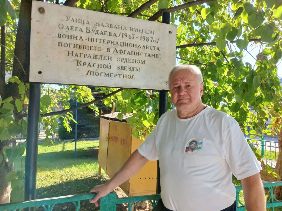 В КБР отреставрировали памятную доску Олега Будаева