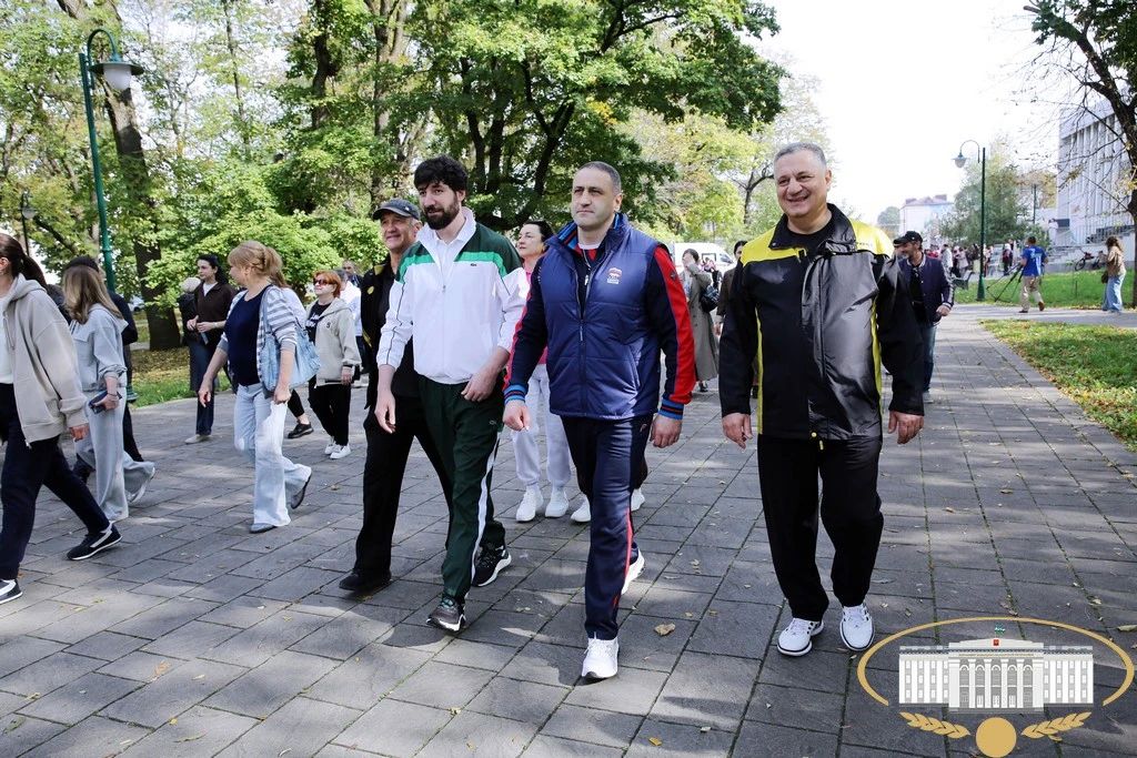 В Нальчике состоялось масштабное спортивное мероприятие «10 000 шагов к здоровому сердцу» В Нальчике состоялось масштабное спортивное мероприятие «10 000 шагов к здоровому сердцу»