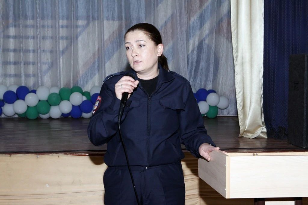 Полицейские и представительницы Совета женщин Кабардино-Балкарии провели встречу со старшеклассниками Полицейские и представительницы Совета женщин Кабардино-Балкарии провели встречу со старшеклассниками