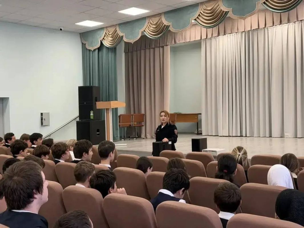 Полицейские Урванского и Черекского районов провели профилактические мероприятия со школьниками по вопросам детской безопасности